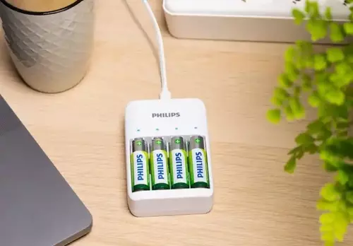 PUNJAČ ZA BATERIJE PHILIPS AA/AAA NA USB 4 PORTA